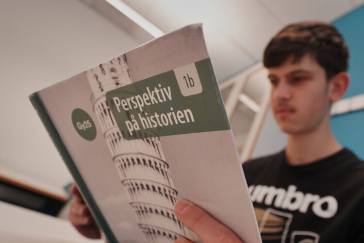 A digital reckoning against smartphones in schools has spread to Sweden